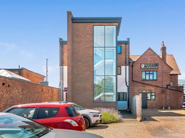 Flat for sale in Uckfield, Cross In Hand