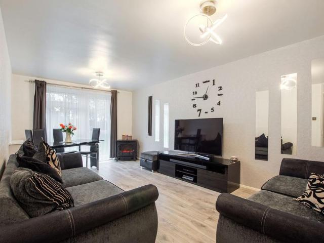 Flat for sale in New Eltham, Greater London