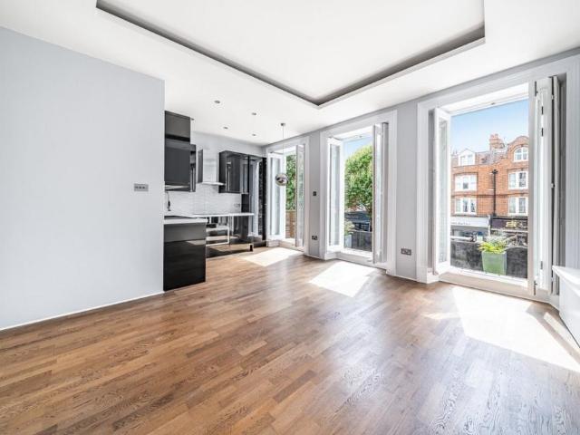 Flat for sale in Hammersmith, Greater London