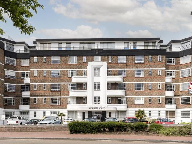 Flat for sale in Balham, Greater London