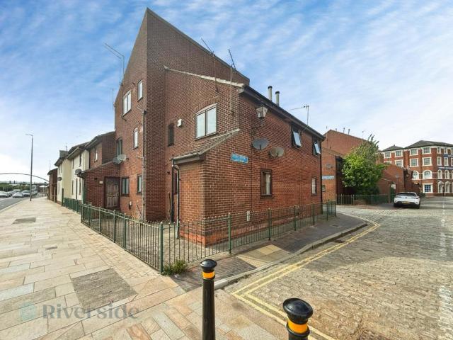 Flat for sale in Old Town, Hull