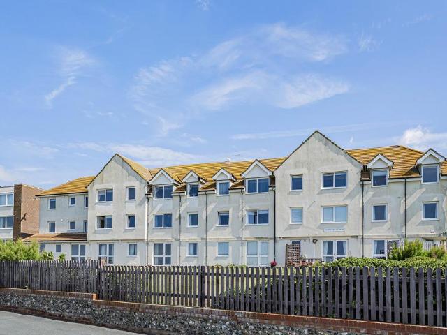 Flat for sale in Seaford, Iford