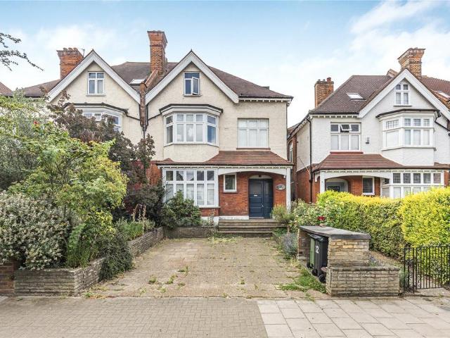 Flat for sale in Streatham, Greater London