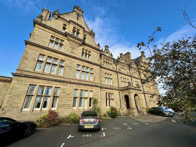 Flat for sale in Heath, Savile Park