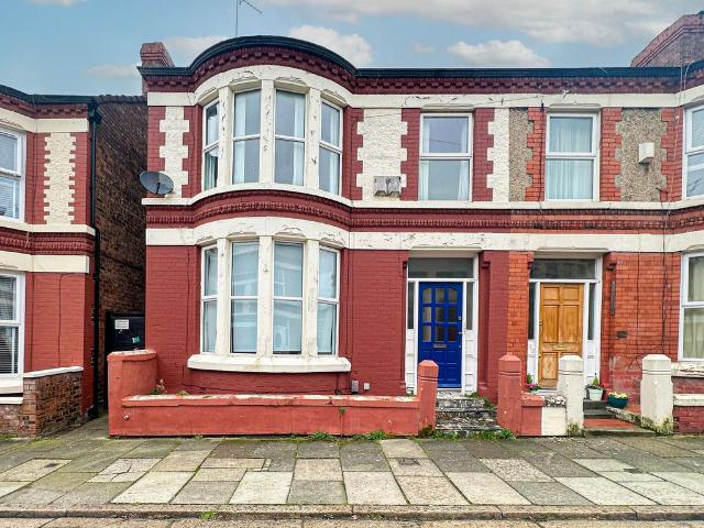 Flat for sale in Allerton, Calderstones