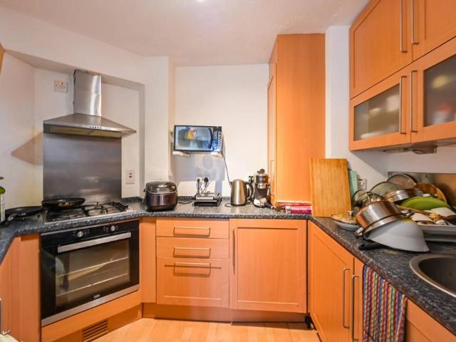 Flat for sale in St. George in the East, Wapping