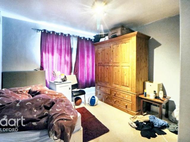 Flat for sale in Westborough, Surrey