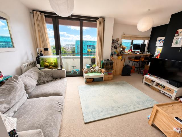 Flat for sale in Finsbury Park, Greater London