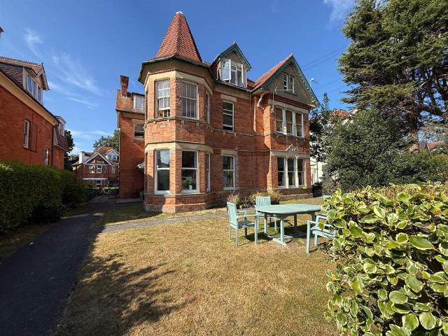 Flat for sale in Boscombe, Bournemouth