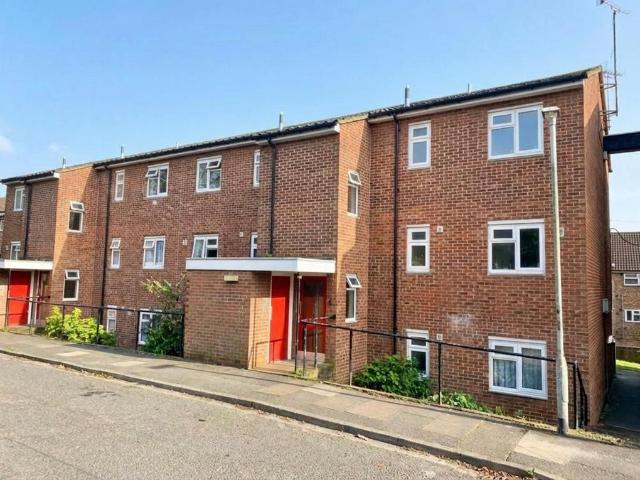 Flat for sale in Harold Wood, Greater London