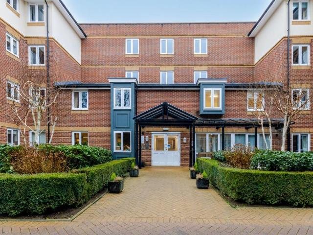 Flat for sale in Batchworth