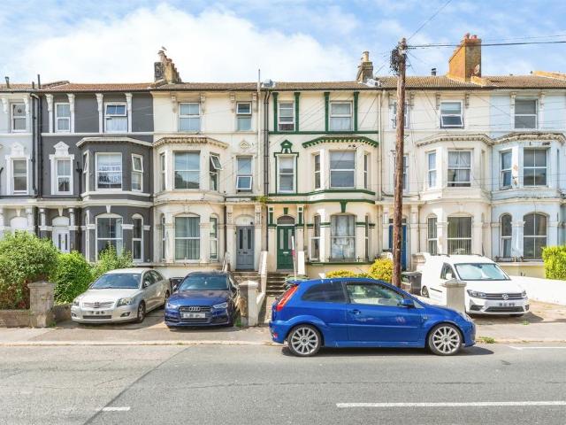 Flat for sale in Blacklands, Guestling Green