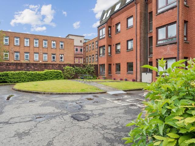 Flat for sale in Milngavie, Scotland