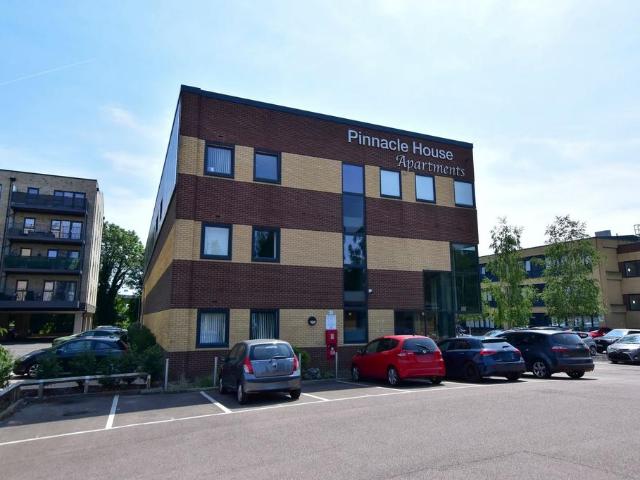 Flat for sale in Batchworth, Hertfordshire
