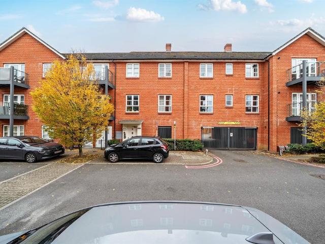 Flat for sale in London Borough of Merton, Mitcham