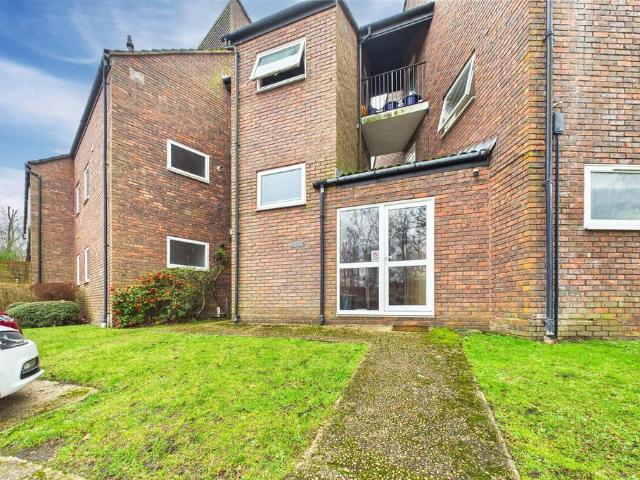 Flat for sale in Hanworth, Bracknell