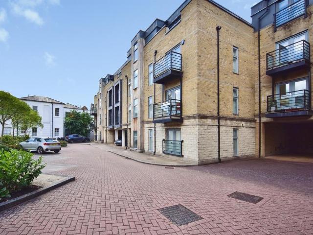 Flat for sale in Maidstone, Kent