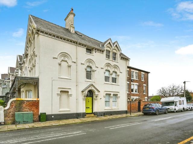 Flat for sale in Crosby, Sefton