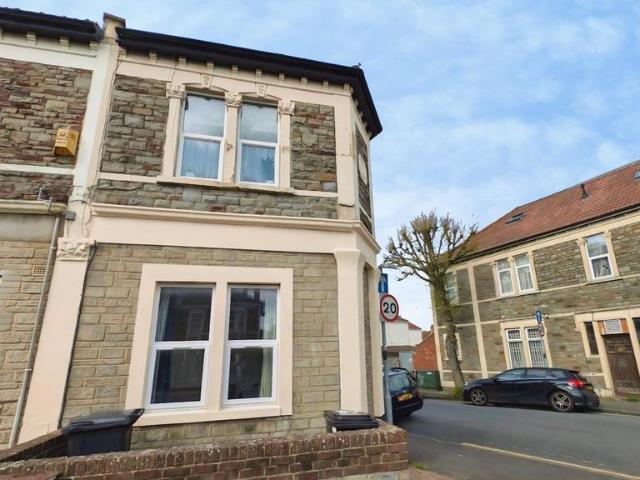 Flat for sale in Feckenham, City Of Bristol