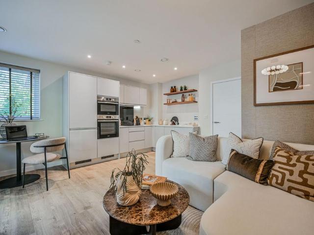 Flat for sale in New Barnet, Greater London