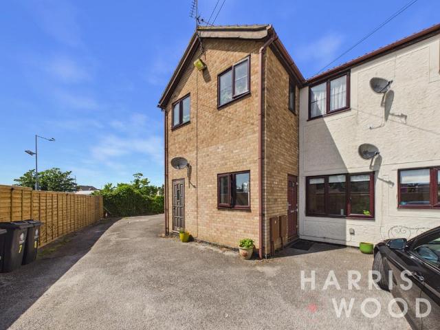 Flat for sale in Dale Hill, Essex