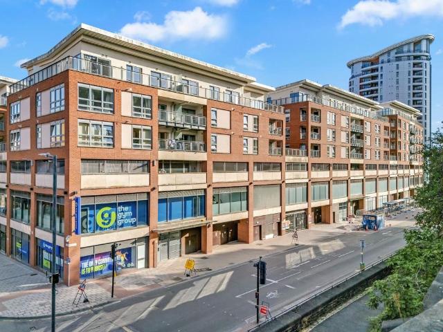 Flat for sale in Broadmead, Feckenham