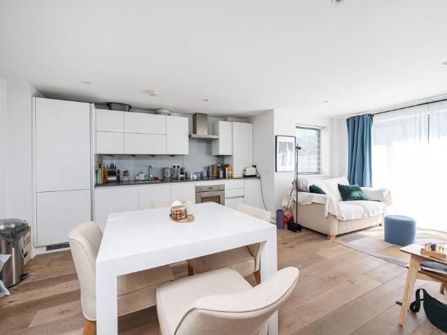 Flat for sale in Bromley-by-Bow, Greater London