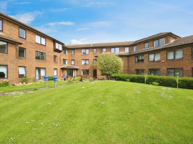 Flat for sale in Ortongate Centre, Peterborough