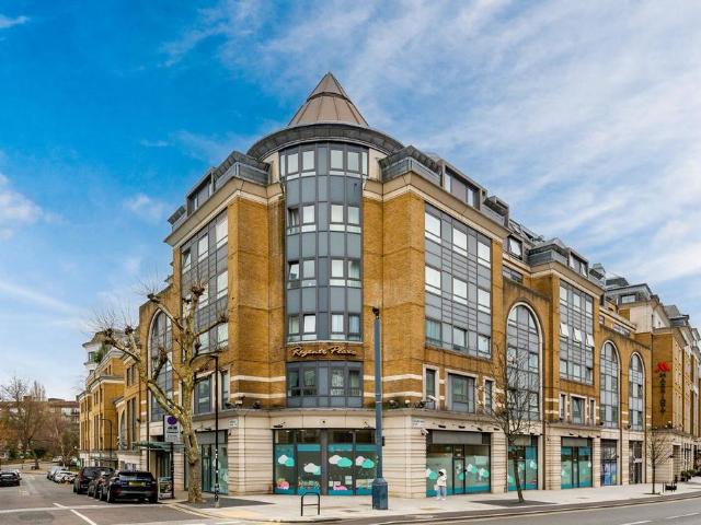 Flat for sale in South Hampstead, Greater London