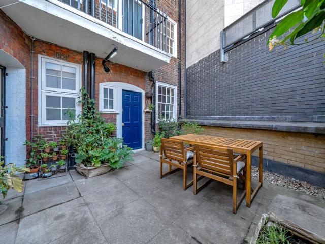 Flat for sale in Herne Hill, Greater London