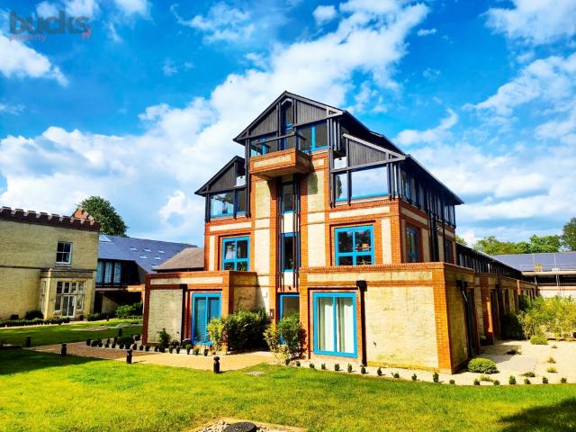 Flat for sale in High Wycombe, Cryers Hill