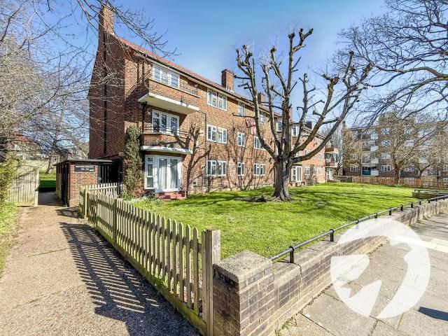 Flat for sale in Avery Hill, Greater London