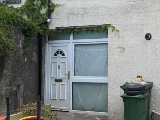 Flat for sale in Pentre