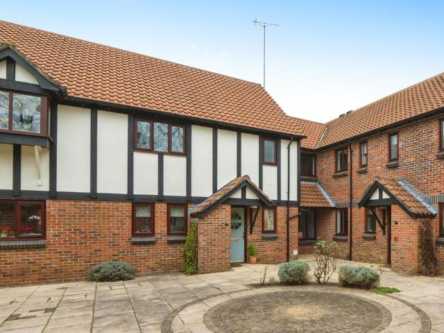 Flat for sale in Barton Stacey, Hampshire