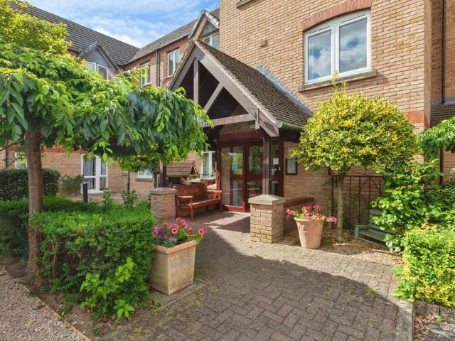 Flat for sale in Syston, Elmfield