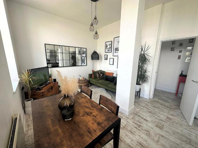Flat for sale in Jackmans Estate, King's Walden