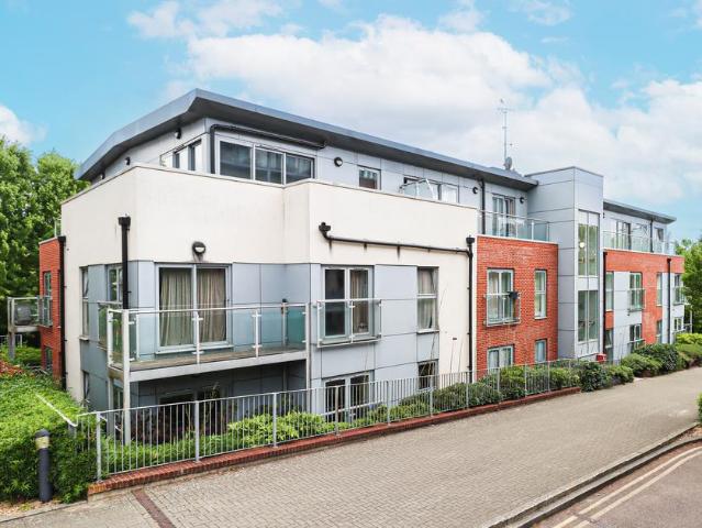 Flat for sale in St Albans, Five Acres