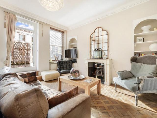 Flat for sale in Brompton, Greater London