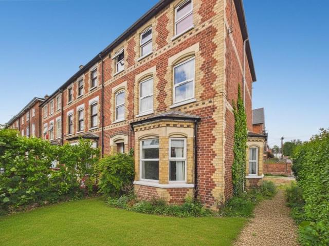 Flat for sale in Reading West, Reading