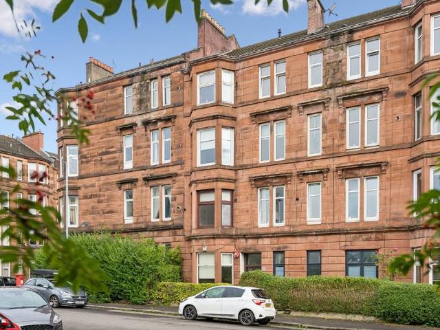 Flat for sale in Broomhill, Scotland