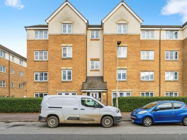 Flat for sale in Queens Park, Bedford