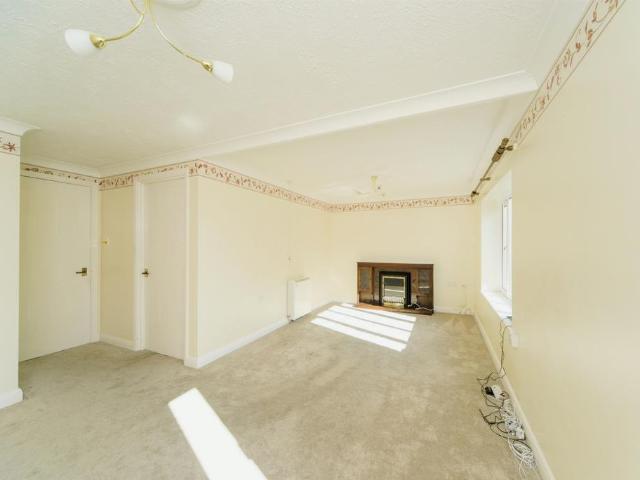 Flat for sale in Cross In Hand, East Sussex
