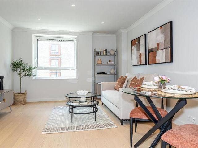Flat for sale in South Hampstead, Greater London