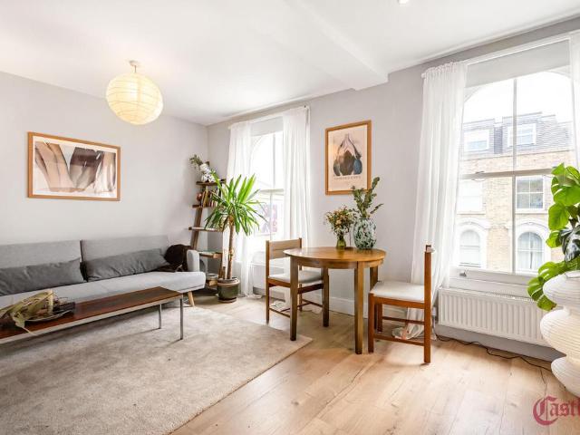 Flat for sale in South Hackney, Greater London