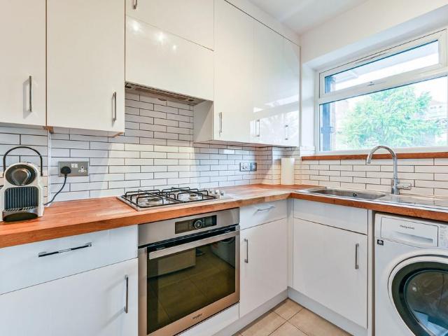 Flat for sale in Stoke Newington, Greater London