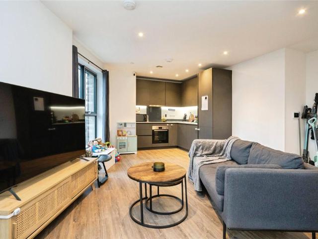 Flat for sale in Bromley-by-Bow, Greater London
