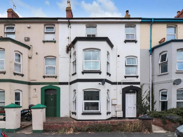 Flat for sale in Withycombe, Budlake
