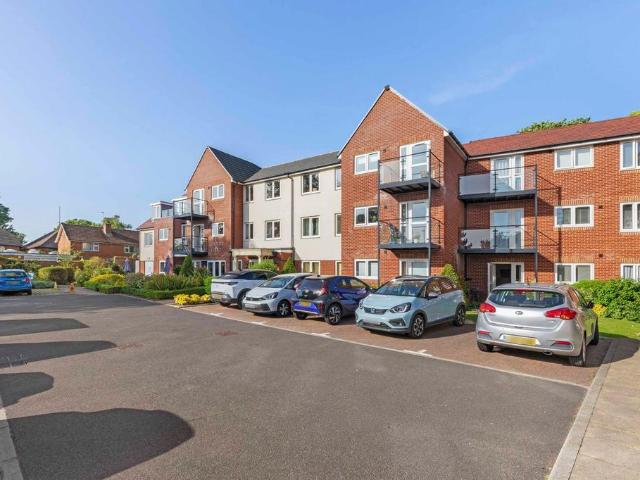 Flat for sale in Princes Risborough, Buckinghamshire