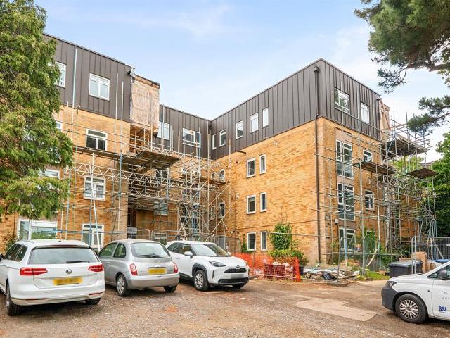 Flat for sale in Greater London