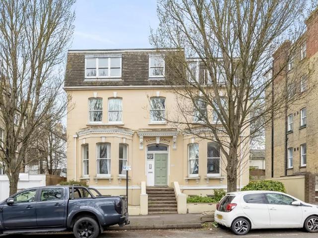 Flat for sale in Aldrington